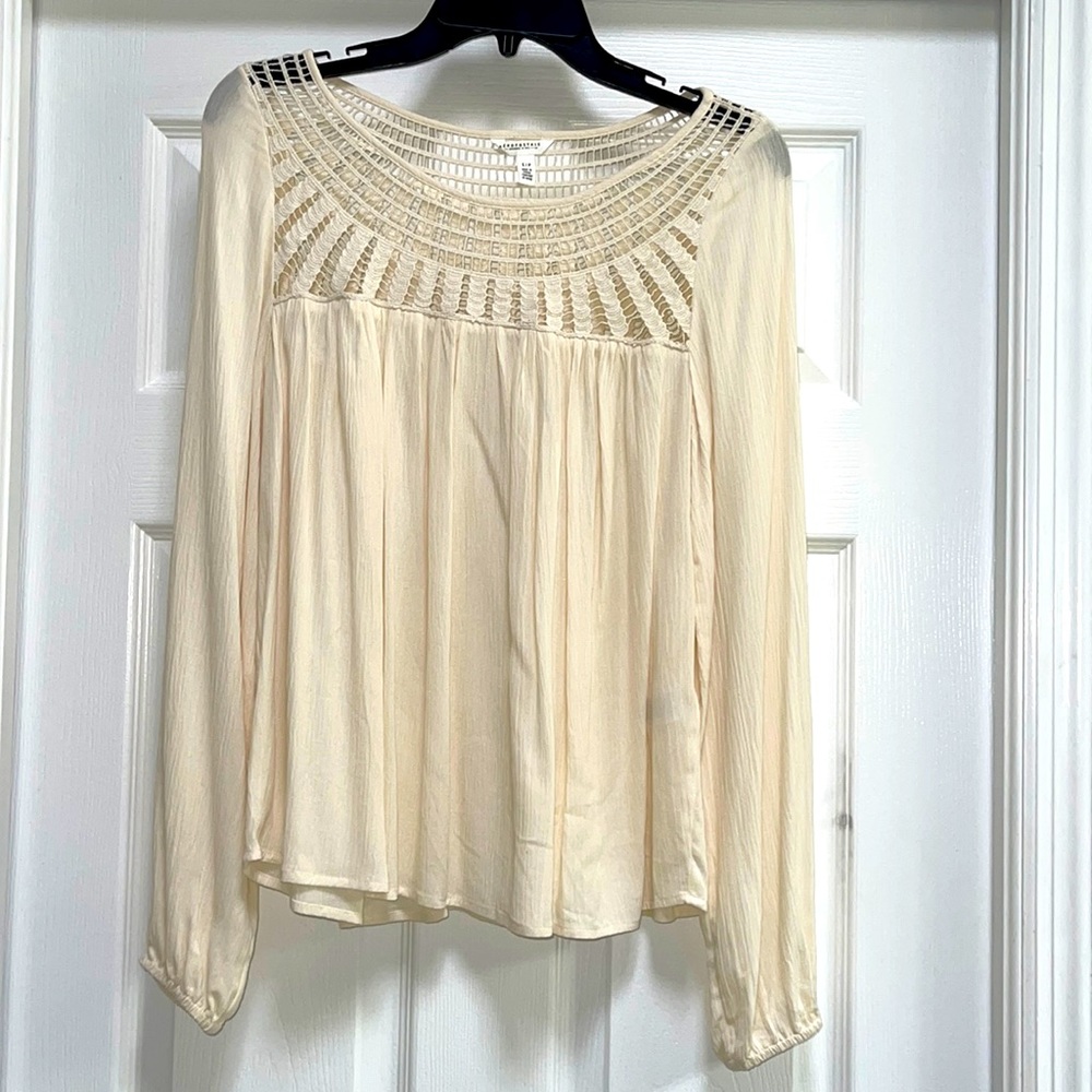 Never been worn- off white- long sleeve Aeropostale shirt size small